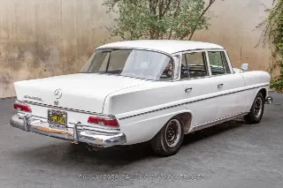 Foto 5 di 24: 1966 Mercedes Benz 200D W110 Fintail
