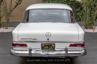 Foto 6 di 24: 1966 Mercedes Benz 200D W110 Fintail