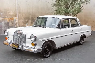 Foto 8 di 24: 1966 Mercedes Benz 200D W110 Fintail