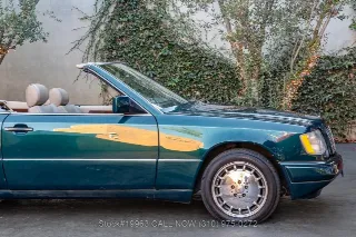 Foto 15 di 24: 1995 Mercedes Benz E320