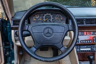 Foto 23 di 24: 1995 Mercedes Benz E320