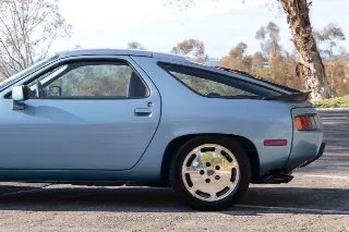 Foto 19 di 24: 1986 Porsche 928S