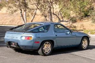 Foto 7 di 24: 1986 Porsche 928S