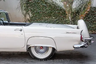 Foto 19 di 24: 1956 Ford Thunderbird