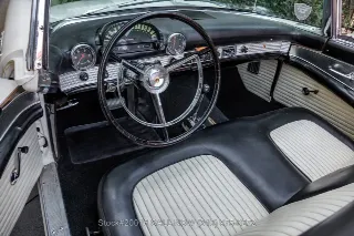 Foto 21 di 24: 1956 Ford Thunderbird