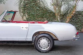 Foto 19 di 24: 1967 Mercedes Benz 250SL