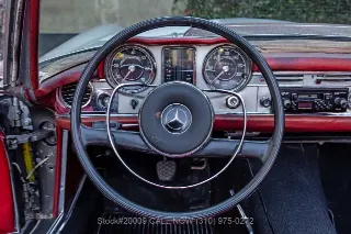 Foto 24 di 24: 1967 Mercedes Benz 250SL