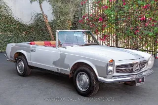 Foto 3 di 24: 1967 Mercedes Benz 250SL