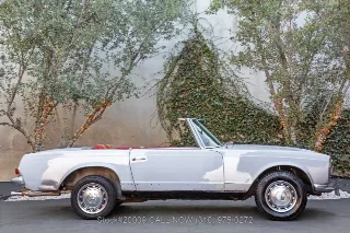 Foto 4 di 24: 1967 Mercedes Benz 250SL