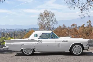 Foto 10 di 24: 1957 Ford Thunderbird