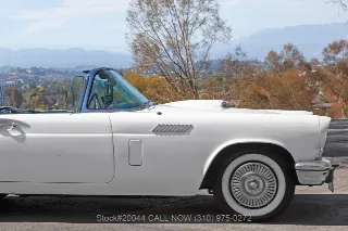 Foto 16 di 24: 1957 Ford Thunderbird