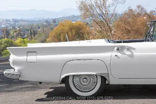 Foto 17 di 24: 1957 Ford Thunderbird