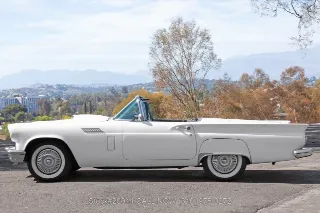 Foto 18 di 24: 1957 Ford Thunderbird