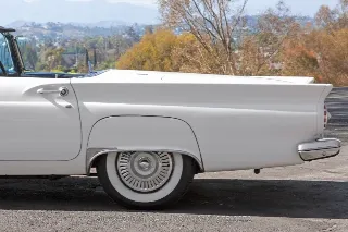 Foto 20 di 24: 1957 Ford Thunderbird