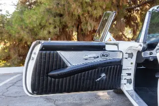 Foto 21 di 24: 1957 Ford Thunderbird