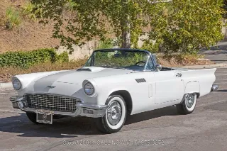 Foto 8 di 24: 1957 Ford Thunderbird