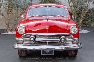 Foto 3 di 24: 1951 Ford Custom Deluxe Tudor Sedan