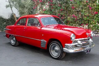 Foto 4 di 24: 1951 Ford Custom Deluxe Tudor Sedan