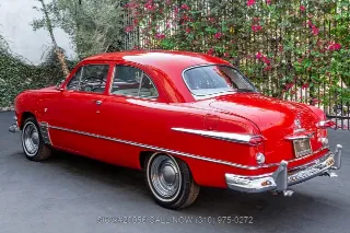 Foto 8 di 24: 1951 Ford Custom Deluxe Tudor Sedan