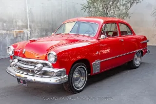 Foto 9 di 24: 1951 Ford Custom Deluxe Tudor Sedan