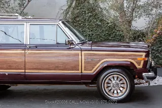 Foto 10 di 24: 1987 Jeep Grand Wagoneer