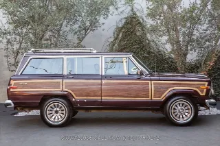 Foto 4 di 24: 1987 Jeep Grand Wagoneer