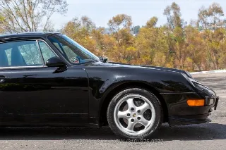 Foto 10 di 24: 1996 Porsche 993 Carrera  Coupe