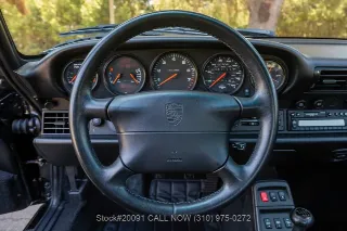 Foto 19 di 24: 1996 Porsche 993 Carrera  Coupe