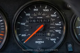 Foto 20 di 24: 1996 Porsche 993 Carrera  Coupe