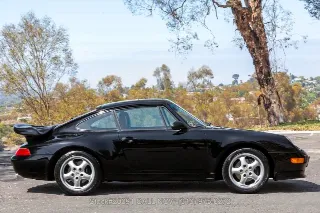 Foto 4 di 24: 1996 Porsche 993 Carrera  Coupe