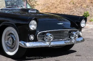 Foto 4 di 24: 1956 Ford Thunderbird