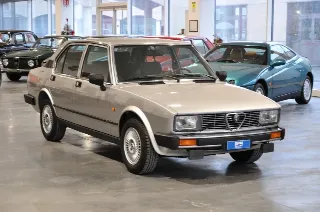 Foto 1 di 30: Alfa Romeo Alfetta 2.0 CEM restauro totale UNICA targa MI!