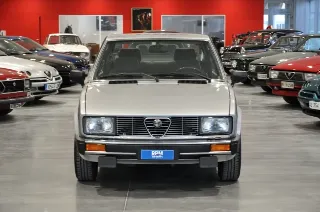 Foto 2 di 30: Alfa Romeo Alfetta 2.0 CEM restauro totale UNICA targa MI!