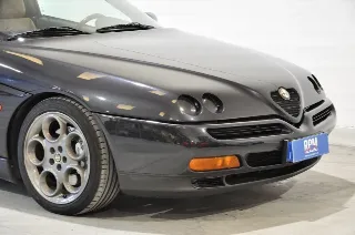 Foto 28 di 30: Alfa Romeo GTV 2.0i V6 turbo cat