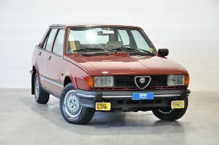 Foto 1 di 30: Alfa Romeo Giulietta 1.6 targhe nere MI