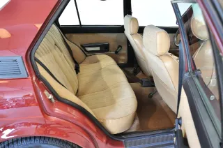 Foto 29 di 30: Alfa Romeo Giulietta 1.6 targhe nere MI