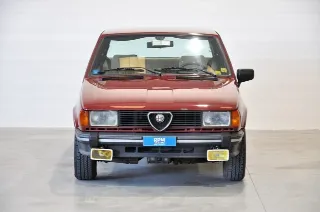 Foto 2 di 30: Alfa Romeo Giulietta 1.6 targhe nere MI