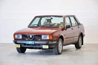 Foto 3 di 30: Alfa Romeo Giulietta 1.6 targhe nere MI
