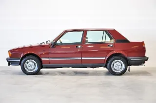 Foto 4 di 30: Alfa Romeo Giulietta 1.6 targhe nere MI