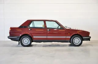 Foto 8 di 30: Alfa Romeo Giulietta 1.6 targhe nere MI