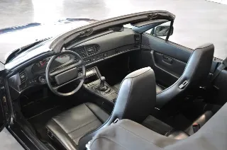 Foto 23 di 30: Porsche 944 S2 Cabriolet 3.0 ASI targa MI conservatissima