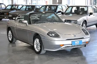 Foto 4 di 30: Fiat Barchetta 1.8 16V distribuzione e tagliando