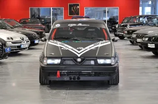 Foto 2 di 26: Alfa Romeo 75 2.0i Twin Spark Trackday Ready