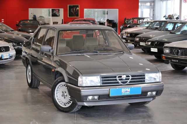 Alfa Romeo 90 2.5i V6 Quadrifoglio Oro