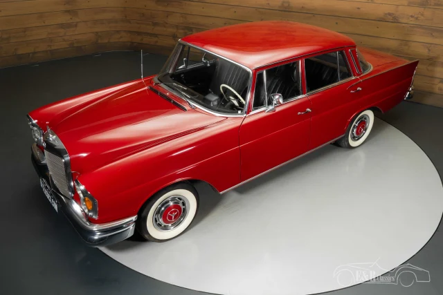 Mercedes Benz 230S