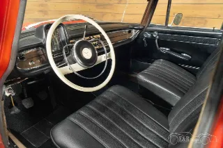 Foto 2 di 10: Mercedes Benz 230S