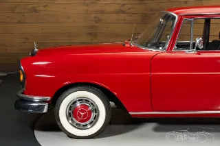 Foto 9 di 10: Mercedes Benz 230S