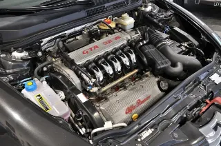 Photo 16 of 27: Alfa Romeo 147 3.2i V6 24V cat 3 porte GTA Manuale RIAR