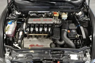 Photo 18 of 27: Alfa Romeo 147 3.2i V6 24V cat 3 porte GTA Manuale RIAR
