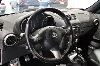 Photo 25 of 27: Alfa Romeo 147 3.2i V6 24V cat 3 porte GTA Manuale RIAR